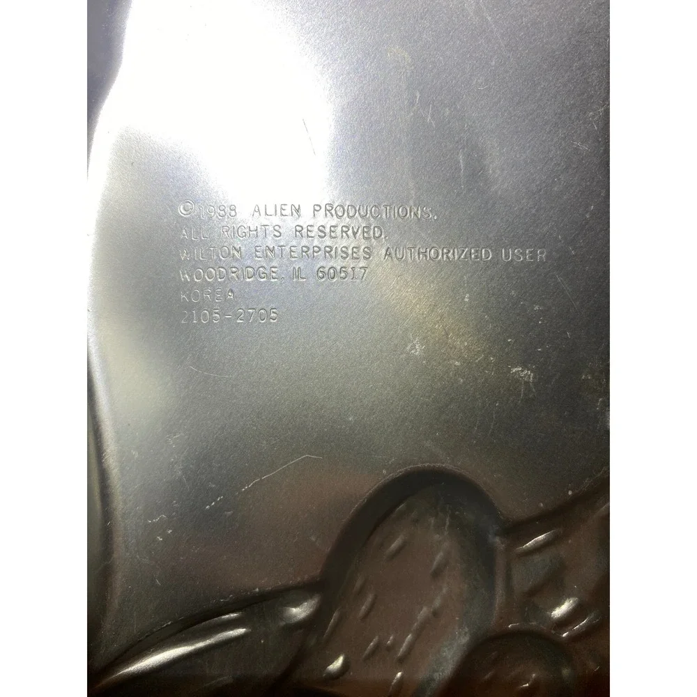 Vintage 1988 Wilton ALF Cake Pan Aluminum 2105-2705 80s Alien Thumbs Up Retro